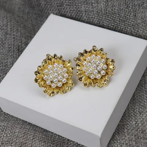 Vintage Rétro Floral Perle Broche Et Boucles d'Oreilles Clous Set Ton Or Alliage Bijoux de Mode Pour Femmes Cadeau Élégant