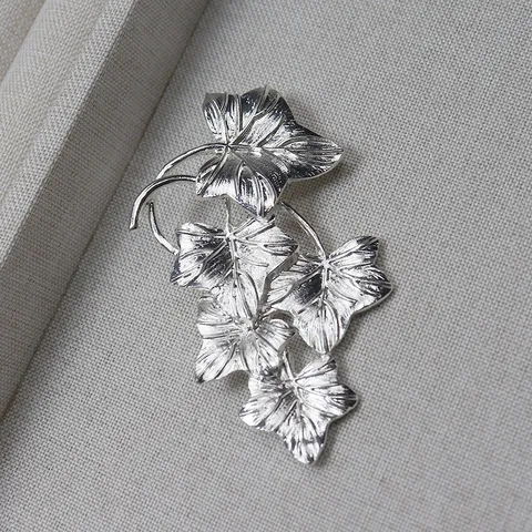 Broche Feuille De Vigne Vintage Alliage Or Argent Plaqué Élégant Accessoires De Robe Bijoux De Mode Cadeau Pour Femmes