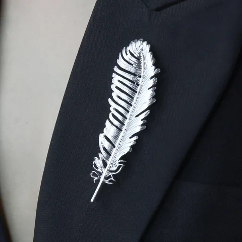 Vintage Silver Feather Brooch Pin Metallic Alloy Elegant Lapel Accessories For Women Suit Dress Hat Jewelry Gift