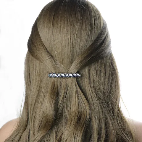 Pince à Cheveux Torsadée en Métal pour Femmes Rétro Géométrique Barrette à Ressort Élégant Accessoire de Coiffure Quotidien Or Argent