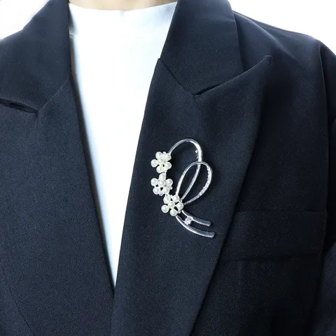 Broche Perle Designer Alliage Strass Fleur Broches Épingles Élégant Costume Pull Manteau Bijoux Accessoires Pour Femmes