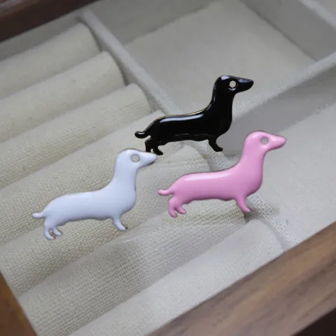 Japonais Mignon Teckel Broche Émail Dessin Animé Animal Épingle de Col Alliage Mode Vêtements Chapeau Sac Accessoires Bijoux Cadeau