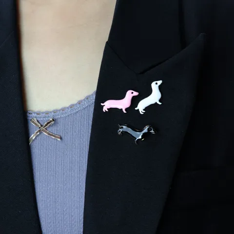 Japonais Mignon Teckel Broche Émail Dessin Animé Animal Épingle de Col Alliage Mode Vêtements Chapeau Sac Accessoires Bijoux Cadeau