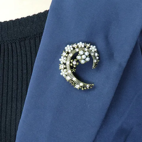 Broche Épingle Fleur de Lune Lettre C en Alliage Vintage avec Perle Artificielle et Strass Bijou de Mode Élégant pour Femme