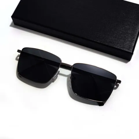 Lunettes de Soleil Polarisées pour Hommes Monture Carrée en Métal UV400 Conduite Pêche Affaires Minimaliste Mode