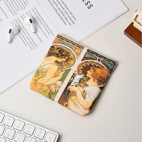 Retro Art Nouveau Portrait PU Leather Makeup Pouch Portable Auto-Closing Squeeze Coin Purse Data Cable Storage Bag