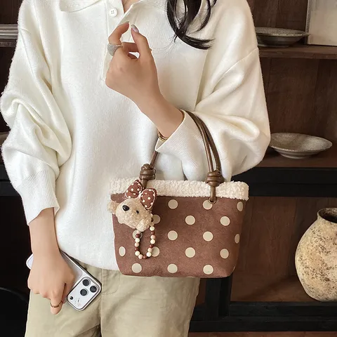 Bolso Saco Retro de Ante Sintético con Lunares para Mujer Bolso de Mano Suave Vintage Bandolera con Lindo Colgante de Oso