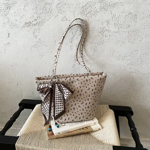 Vintage Bloemenprint Schoudertas Met Grote Capaciteit Voor Vrouwen Mode Polyester Emmervormige Tote Bag Met Sjaal Hanger Elegante Dagelijkse Onderarmtas