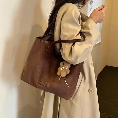 Bolso Tote de Gamuza Vintage Gran Capacidad Bolso de Hombro Minimalista Para Mujer Color Sólido Bolso de Axila Con Colgante