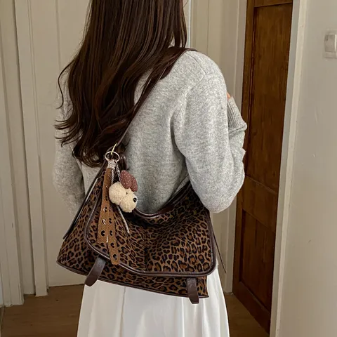 Dames Imitatiesuède Onderarmtas Eenvoudig Zacht Tote Bag Veelzijdige Schouder Tas Luipaard Roodbruin Koffiekleur Kleptas Met Hanger