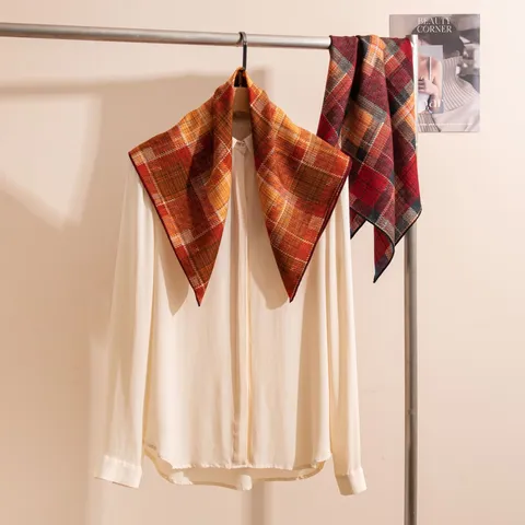 Sciarpa Quadrata in Misto Seta Lana da Donna Vintage Stampata Moda Scaldacollo Bordo Arrotolato a Mano Decorativo