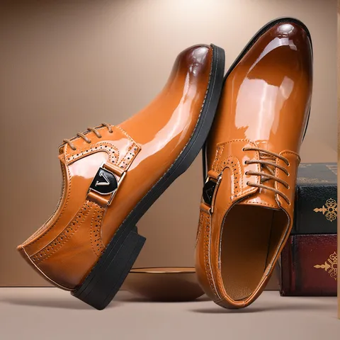 Herren Business Formelle Dress Schuhe Spitze Zehe Lackleder Brogue Oxford Schuhe Mit Metallschließe Hochzeit Party