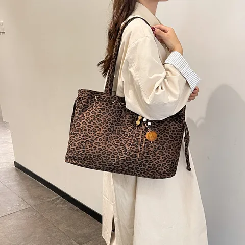 Koreanisches Nischen-Design Leopardenmuster Tragetasche Große Kapazität Pendeln Schultertasche Einfache Mode Handtasche