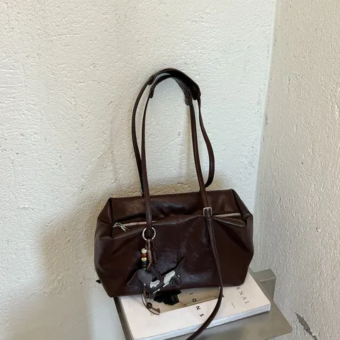 Retro PU Leder Boston Tasche Für Damen Große Kapazität Lässige Umhängetasche Vintage Handtasche Mit Süßem Hundeanhänger