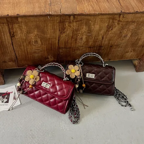Damen Gesteppte Kette Umhängetasche Klassische PU-Leder Kleine Quadratische Handtasche Mit Drehverschluss