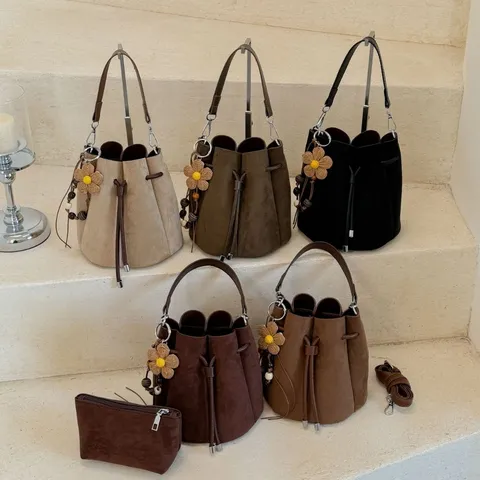 Retro Einfache Kunstleder Blütenblatt Beuteltasche Für Damen Trendige Mattierte Umhängetasche Minimalistisch Einfarbig Lässige Schultertasche