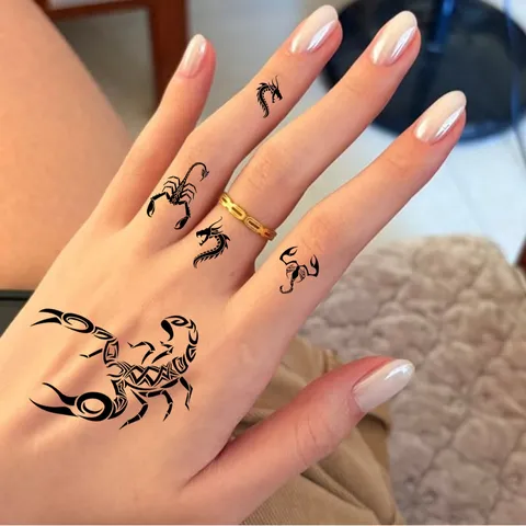 Adesivo per Tatuaggio Temporaneo Impermeabile Scorpione Drago Rosa Totem Stile Scuro Body Art Finto Tatuaggio per Mano Collo Donna Uomo