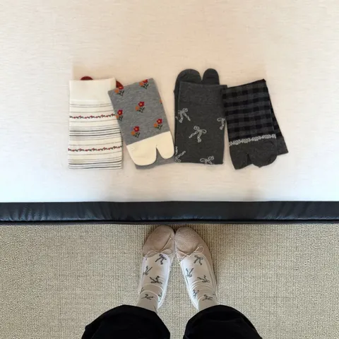 Women Retro Combed Cotton Split Toe Socks Tabi Socks Bow Floral Plaid Pattern Mid-Calf Slouch Socks For Tabi Shoes Accessories