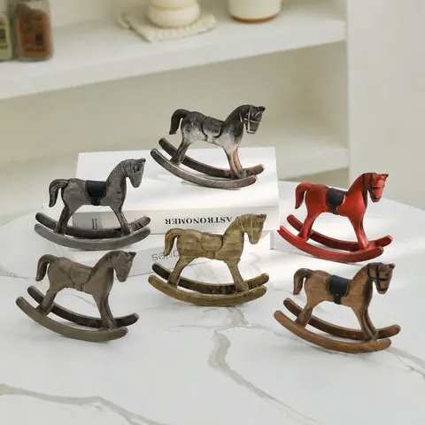 Ornamento di Cavallo a Dondolo in Legno Retro Nordico Decorazione da Tavolo Vintage Artigianato in Legno Regalo