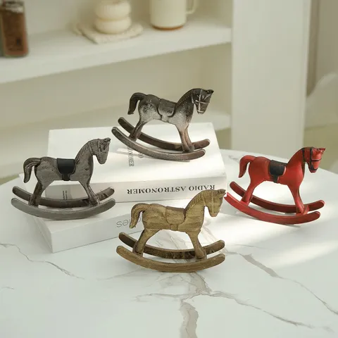 Ornamento di Cavallo a Dondolo in Legno Retro Nordico Decorazione da Tavolo Vintage Artigianato in Legno Regalo