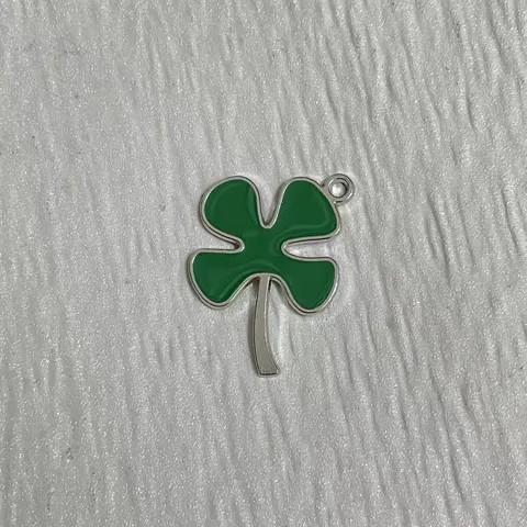 Lucky Clover Keychain Green Black Enamel Alloy Clover Pendant Cute Car Key Ring Bag Pendant Fashion Jewelry Accessories