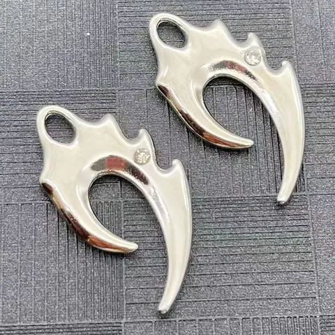 Punk Gothic Wolf Tooth Pendant Necklace For Men Alloy Rhinestone Flame Design Fashion Jewelry Accessory