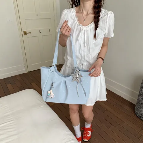 Mujeres Gran Capacidad PU Cuero Tote Bag Estilo Japonés Lunares Bolso de Hombro Bolso con Colgantes Lindos Satchel Casual