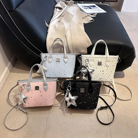 Bolso de Cubo Cruzado de Cuero PU para Mujer con Estampado de Estrellas Asa con Colgante
