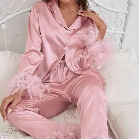 Pyjama en Satin pour Femmes Avec Bordure en Plumes d'Autruche Haut Et Bas Manches Longues Col en V Revers Lounge Wear Maison