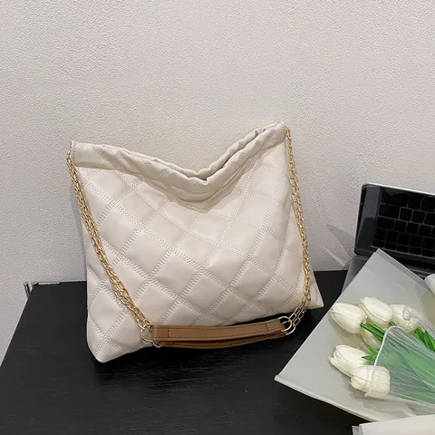 Damen Große Kapazität Gesteppte Umhängetasche aus PU-Leder Tote Handtasche Casual Chic Kette Beuteltasche Tägliche Tasche