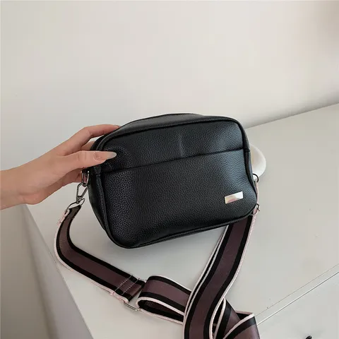 Damen PU Leder Umhängetasche Mode Breiter Riemen Casual Kleine Quadratische Schultertasche Einfache Tägliche Handtasche