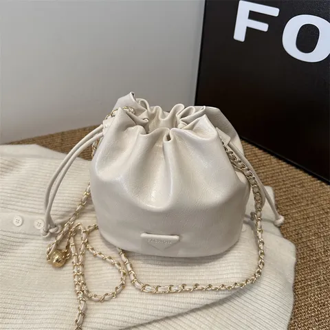 Kleine Design PU Leder Eimer Tasche Damen Retro Mode Casual Schulter Umhängetasche Mit Kette Und Kordelzug