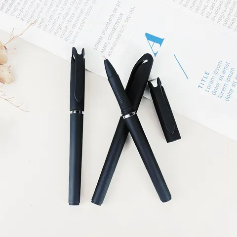 Zwarte Gelinkt Pen 0.5mm Fijne Punt Vloeiend Schrijven Pennen Met Goud En Zilver Dop Kantoor Schoolbenodigdheden