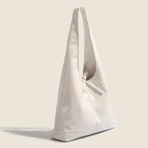 Femmes Mode Grande Capacité Sac Bandoulière Cuir PU Niche Design Triangle Tote Bag Sac Sous les Bras Décontracté