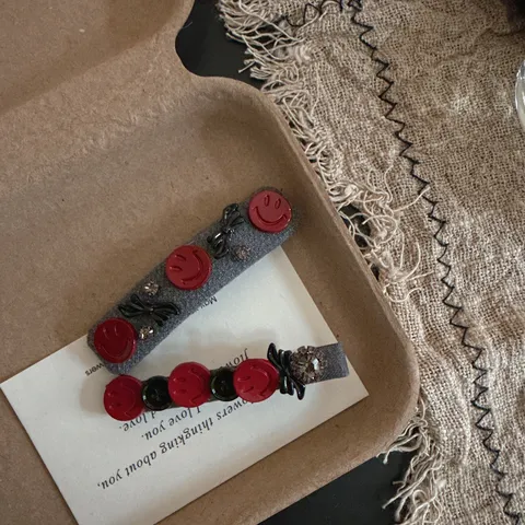 Retro Schattige Rode Smiley Haarclip Stof Strass Zijpony Haarspeld Zoete Haaraccessoires Voor Dames