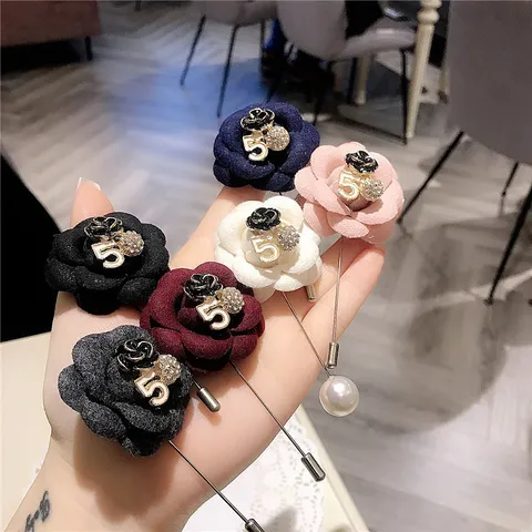 Broche Fleur de Camélia en Tissu Perle Strass Épingle à Revers Élégant Manteau Cardigan Accessoire de Bijoux pour Femmes