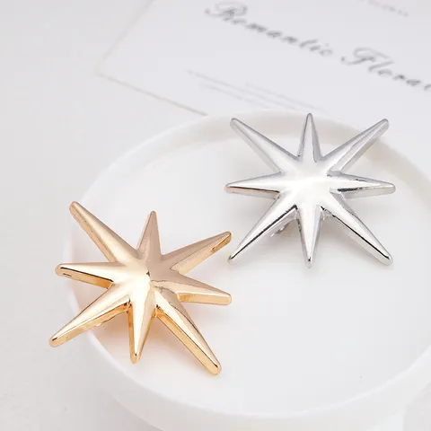 European Style Minimalist Zinc Alloy Eight-Pointed Star Brooch For Women Gold Silver Electroplated Star Pin Clothing Accessories