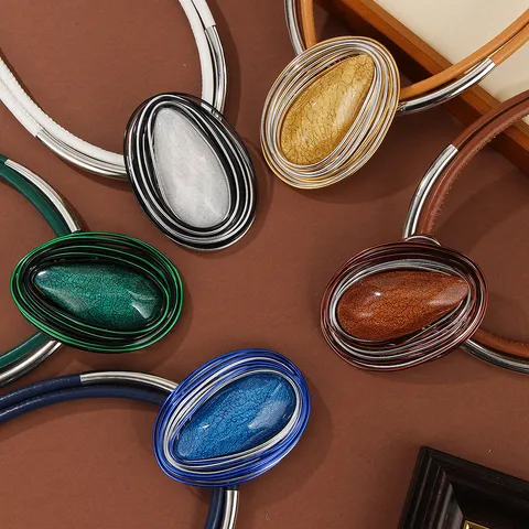 Handgemaakte Leren Koord Aluminiumdraad Hars Edelsteen Hanger Halsketting En Oorbellen Set Mode Sieraden Voor Vrouwen