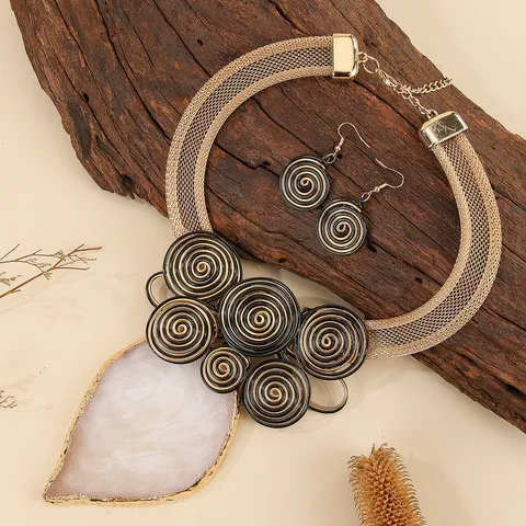 Overdreven Handgemaakte Aluminiumdraad Geweven Blad Hars Edelsteen Ketting Oorsieraden Set Westerse Mode Sieraden Voor Vrouwen