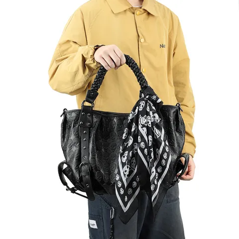 Sac Cabas en Cuir PU Gaufré Crâne Punk pour Hommes Grande Capacité Sac à Main Moto Rivet Chaîne Épaule Bandoulière