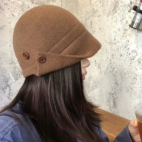 Femmes Vintage Pur Laine Bonnet Tricot Hiver Chaud Bouton Décor Bérets Élégant Couleur Unie Casual Beanie