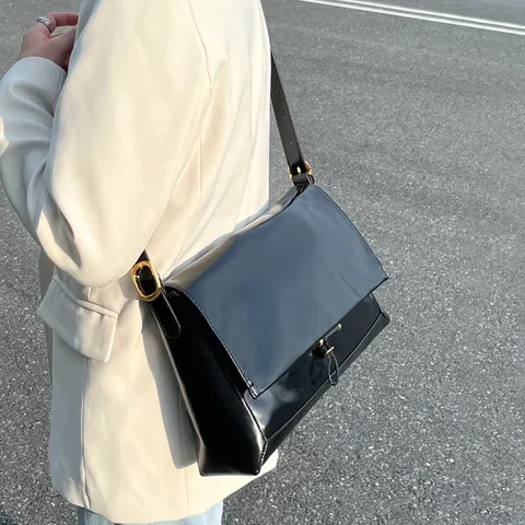 Women's Large Capacity Genuine Leather Shoulder Bag Glossy Oil Wax Cowhide Commuter Messenger Bag Pleated Fashion Handbag