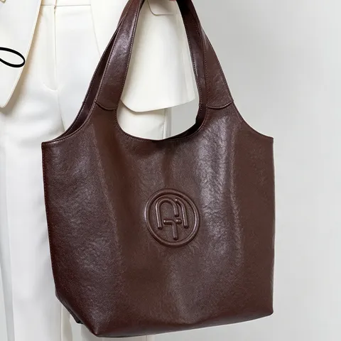 Women's Genuine Leather Tote Bag Large Capacity Commuter Shoulder Bag Retro First Layer Cowhide Underarm Bucket Bag