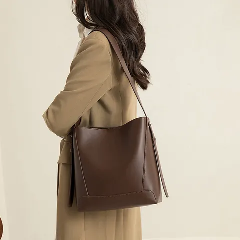 Women Genuine Leather Bucket Bag Large Capacity Tote Bag Vintage Commuter Shoulder Bag Solid Color Casual Handbag