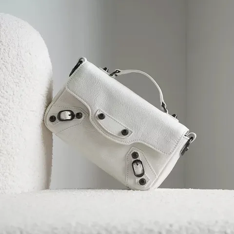 Women Genuine Leather Crossbody Bag Fashion Motorcycle Rivet Top Handle Shoulder Bag Retro Small Flap Bag