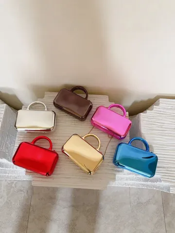 Borsa a Scatola di Lusso con Finitura a Specchio per Donna Borsa a Mano con Catena e Textures Metalliche Borsa da Sera Versatile in Pelle PU