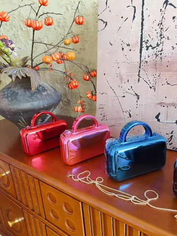 Borsa a Scatola di Lusso con Finitura a Specchio per Donna Borsa a Mano con Catena e Textures Metalliche Borsa da Sera Versatile in Pelle PU