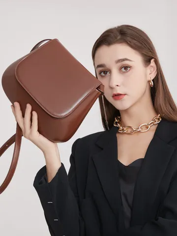Women Vintage PU Leather Saddle Bag Retro Casual Crossbody Shoulder Bag Small Square Flap Handbag Purse For Daily Use