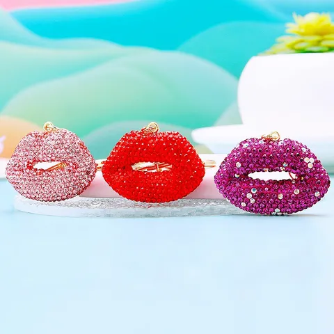 Metal Rhinestone Lips Keychain Cute Red Lips Car Key Ring Women Bag Pendant Sparkling Crystal Keyring Fashion Jewelry Gift