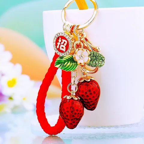 Leuke Aardbei Auto Sleutelhanger Metaal Strass Dubbele Aardbei Tas Hanger Sleutelhanger Fruit Keychain Voor Vrouwen Geschenken